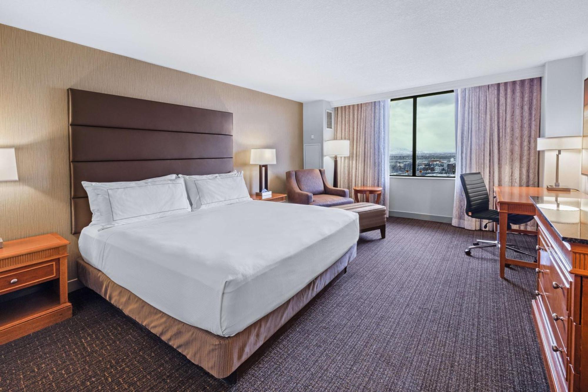 Hilton Salt Center 4*