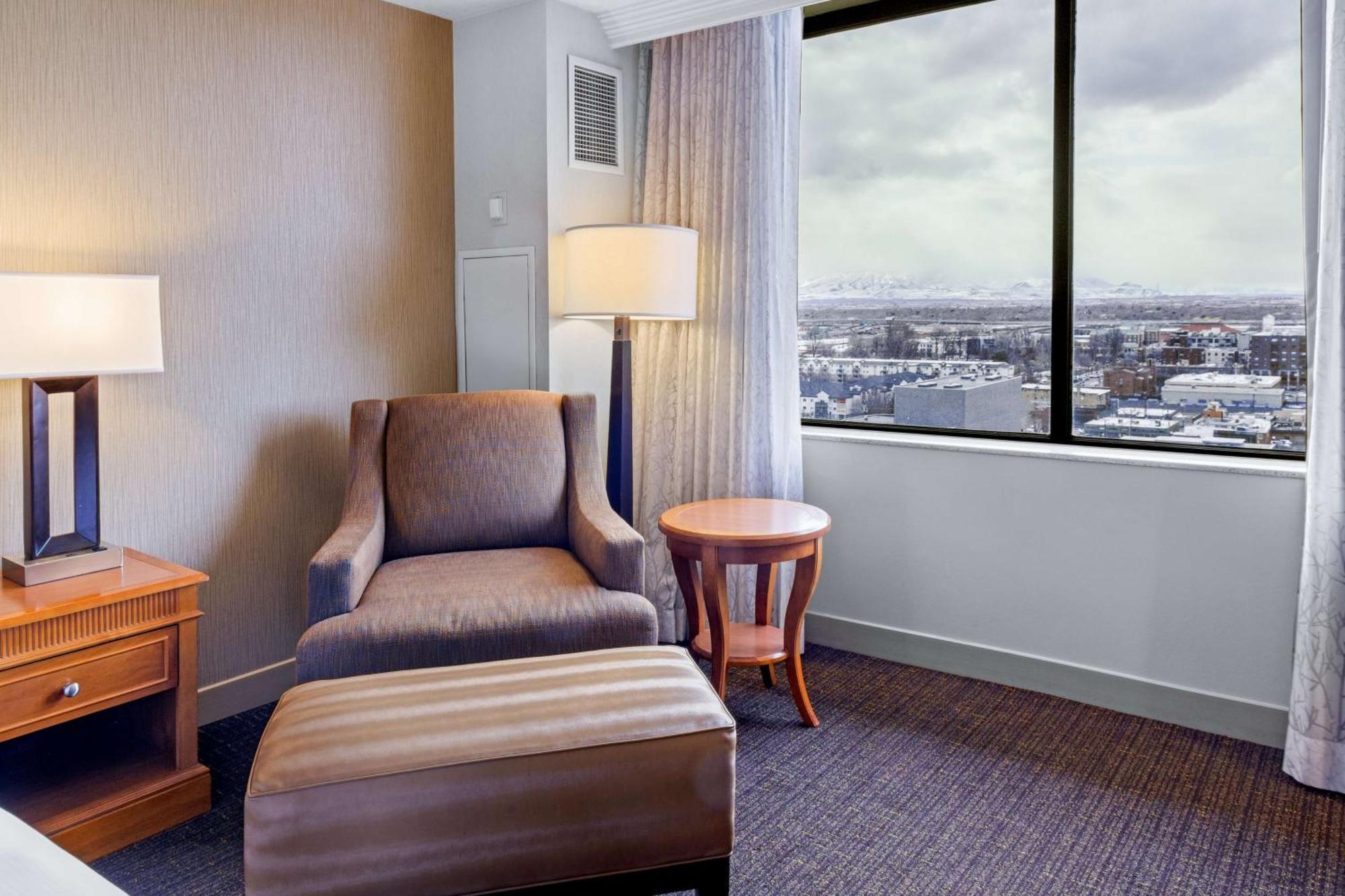 Hilton Salt Center Hotel 4*