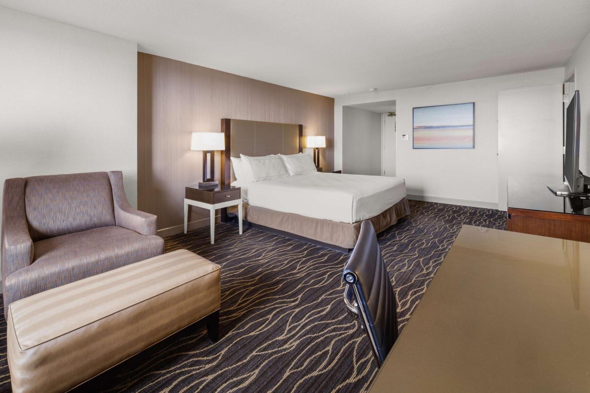 Hilton Salt Center Hotel 4*
