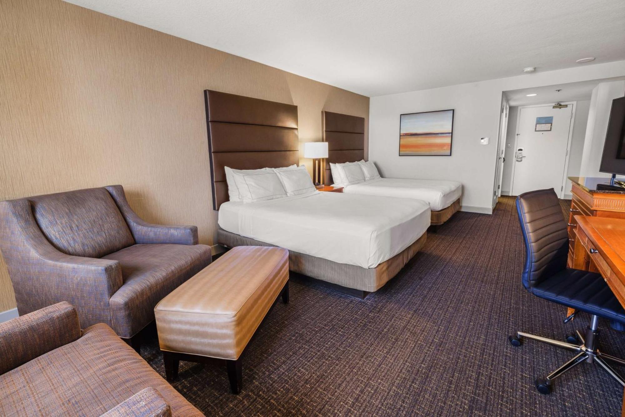 Hilton Salt Center Hotel 4*