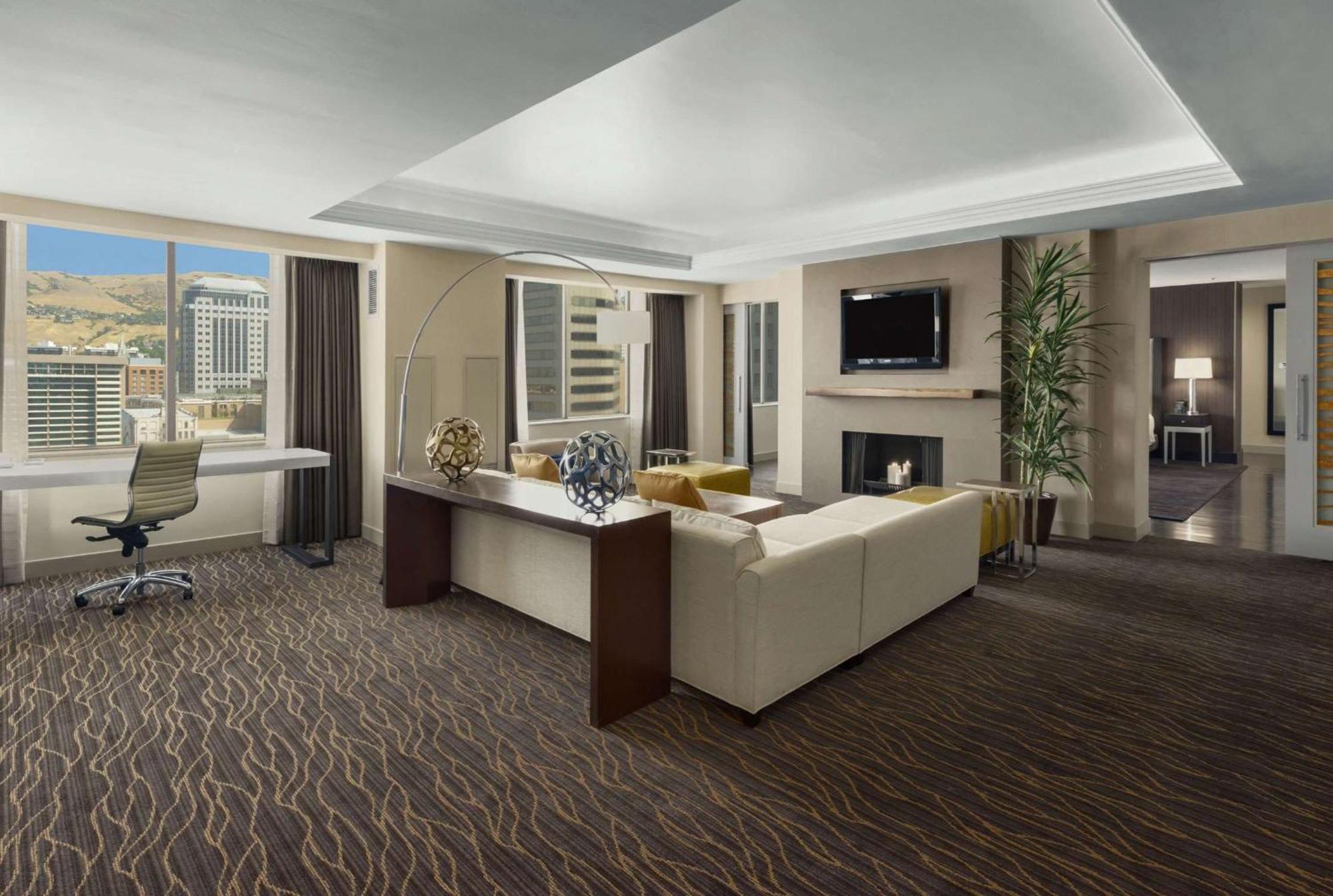 Hilton Salt Center Hotel