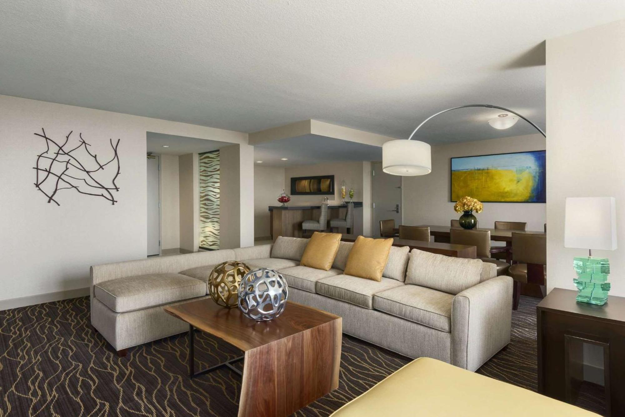 Hotel Hilton Salt Center 4*