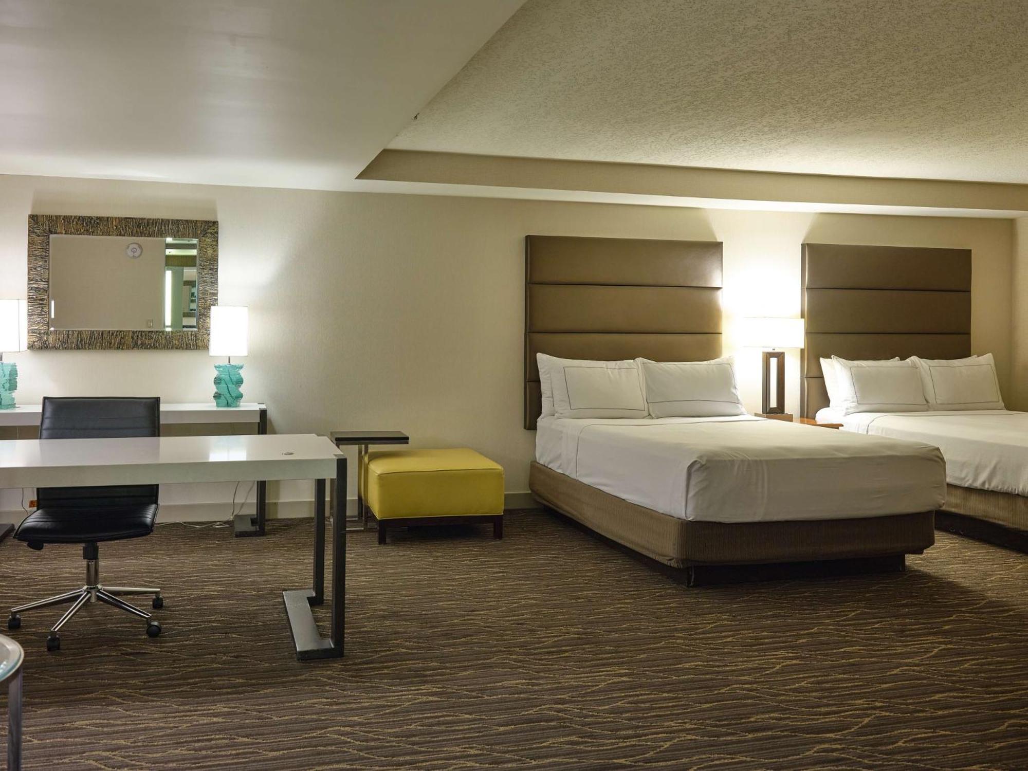 Hilton Salt Center Hotel 4*
